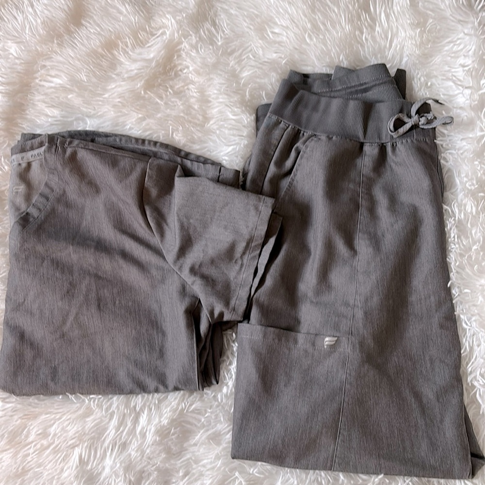 Fabletics Heather Gray Scrub set size Large